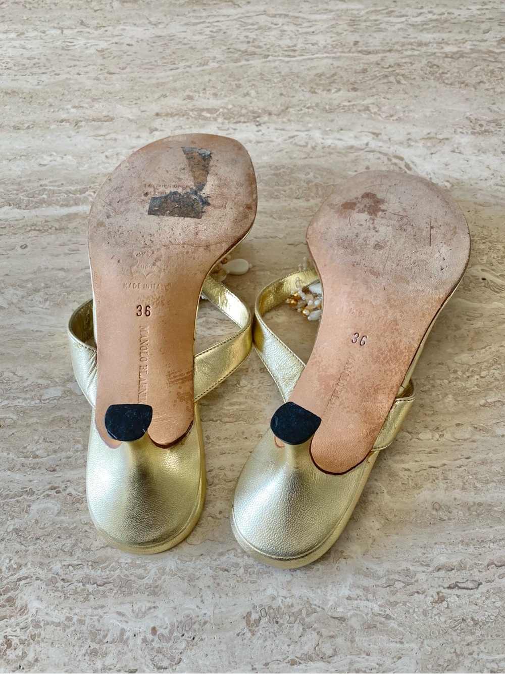 Vintage Manolo Blahnik Shell Bead Thong Sandal Heels - Picture 9 of 10